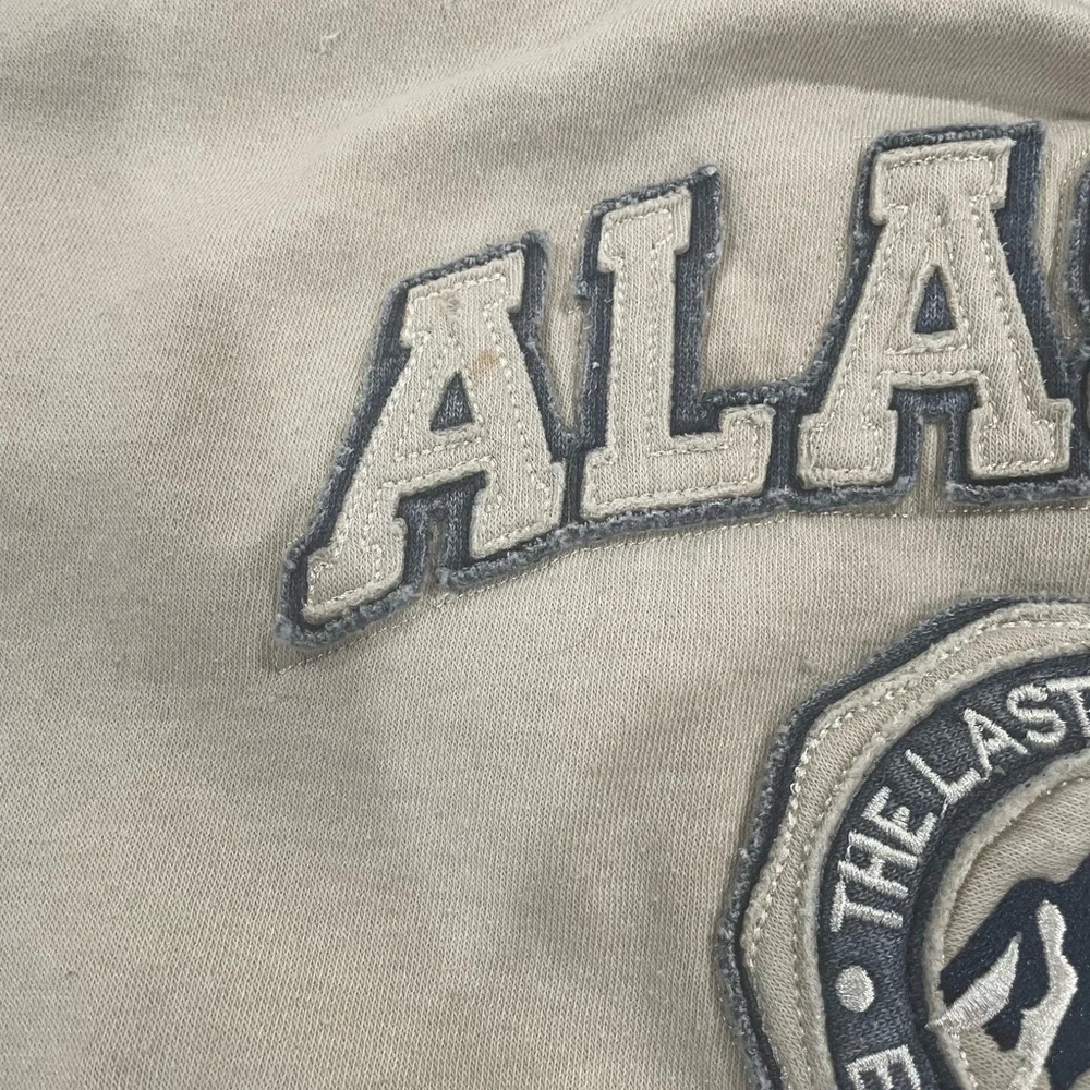 RENEGADE VINTAGE Alaska Faded Blue and Cream Men's Crewneck Size Large